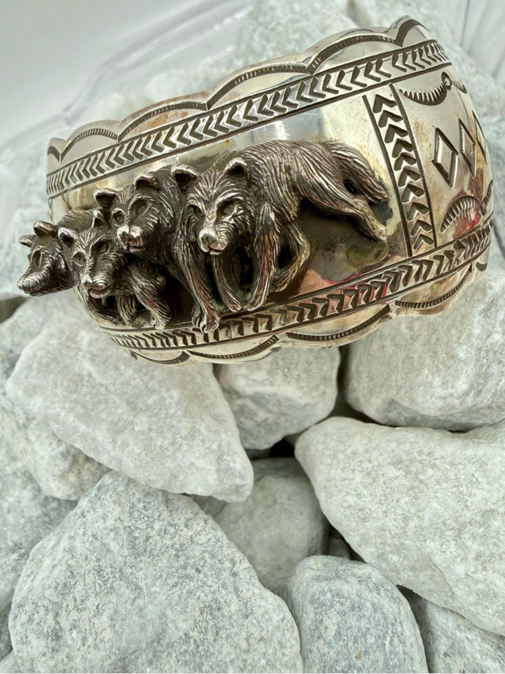 Navajo Carson Blackgoat Sterling 3D Wolfpack Cuff Bracelet Signed Sterling 59.2g - Picture 7 of 14